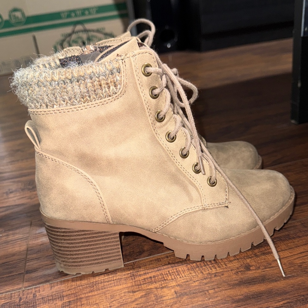 Chunky Heel Combat Ankle Boot Lace up w/Side Zipper